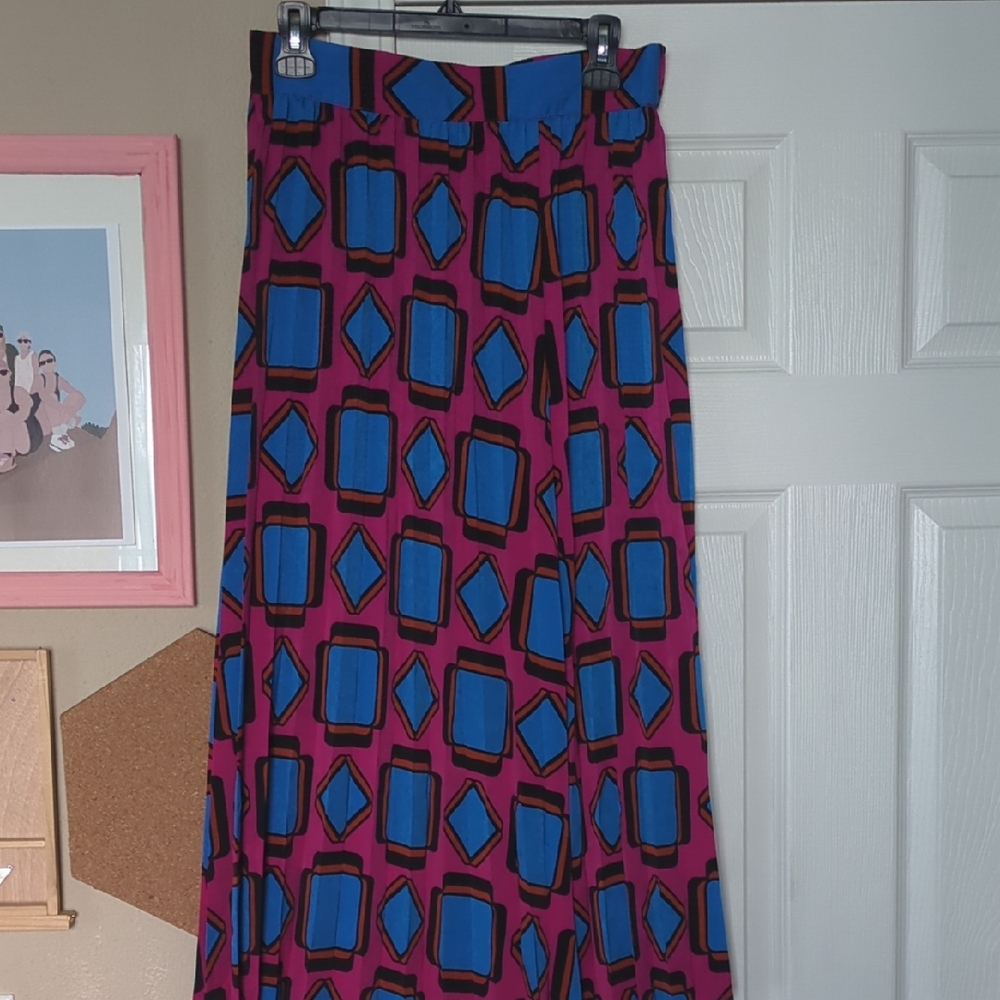 Chic A-Line Skirt in Pink and Blue Geometric Pattern